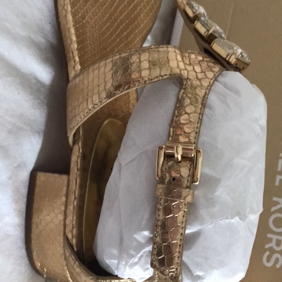 Ladies Michael by Michael Kors Sandals leather Tstrap  Marigold Rhinestones 8.5m - Picture 9 of 15
